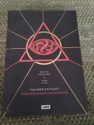 Perttu Häkkinen & Vesa Iitti: Valonkantajat