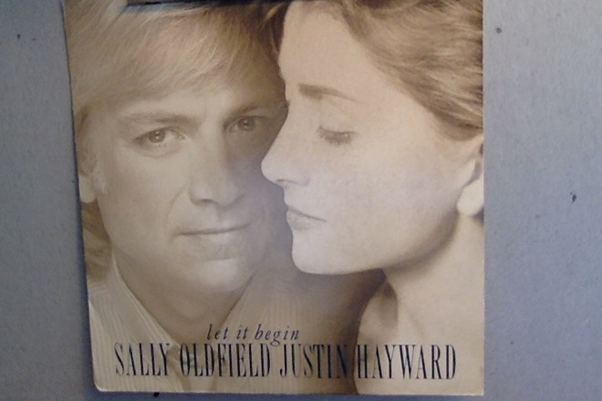 SALLY OLDFIELD-JUSTIN HAYWARD :: LET IT BEGIN :: VINYYLI 7"