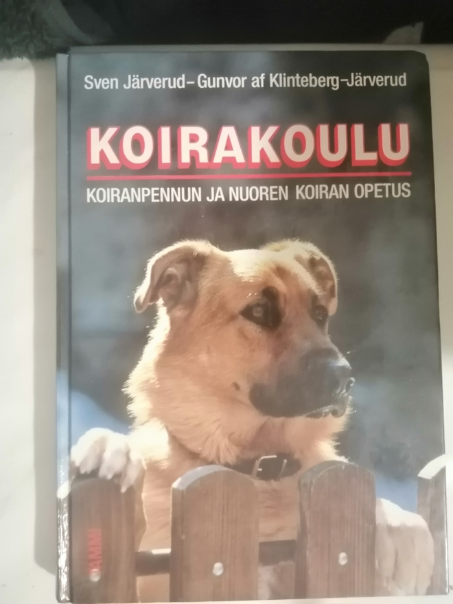Koirakoulu - Koiranpennun ja nuoren koiran opetus