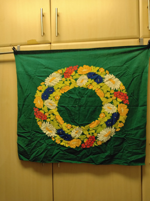 Vintage kukkaseppele pöytäliina