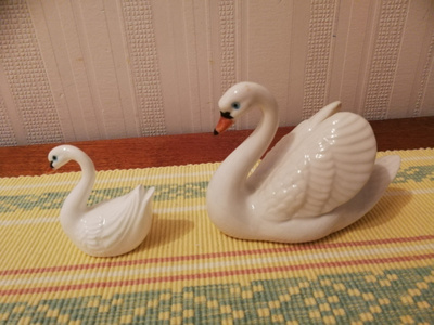 Posliini joutsen figuurit 2 kpl