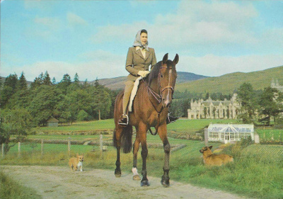 HER MAJESTY THE QUEEN RIDING AT BALMORAL KORTTI KÄYTTÄMÄTÖN