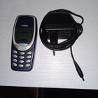 Vintage Nokia 3310 (NHM-5NX) vuosimalli 2000 + laturi. - pikkukuva 1
