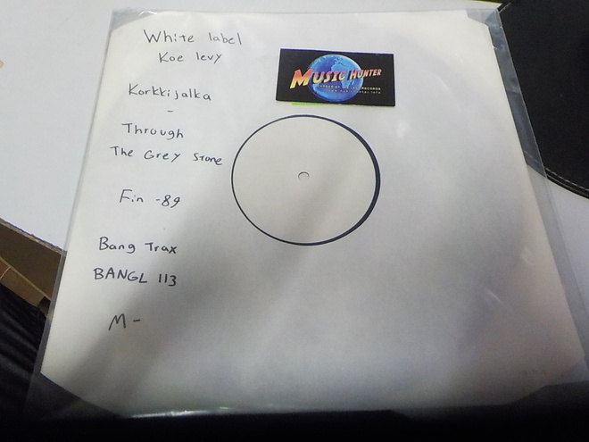 KORKKIJALKA - THROUGH THE GREY STONE M- RARE KOELEVY (+)