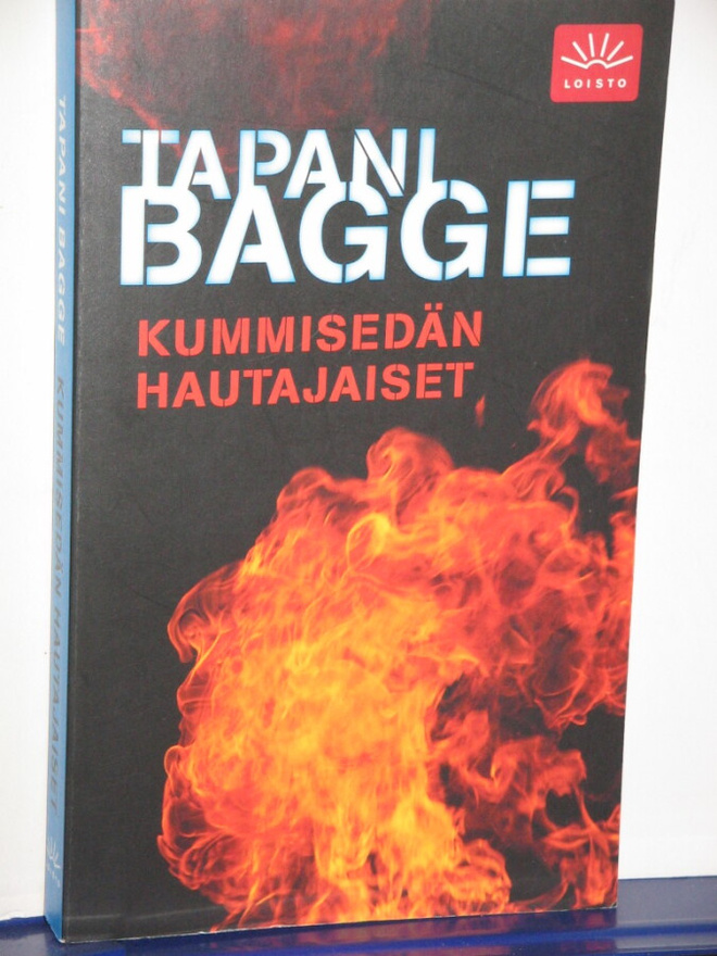 Tapani Bagge : KUMMISEDÄN HAUTAJAISET