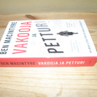 Ben Macintyre Vakooja ja petturi (nidottu) - pikkukuva 1