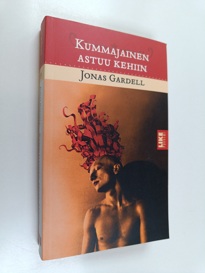 Jonas Gardell : Kummajainen astuu kehiin