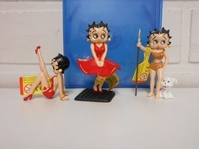 BETTY BOOP MINIATURES	(45 162)	3 erilaista n.7-8cm