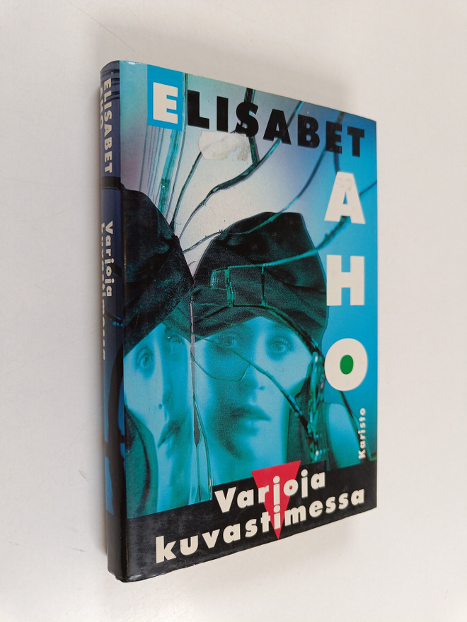 Elisabet Aho : Varjoja kuvastimessa