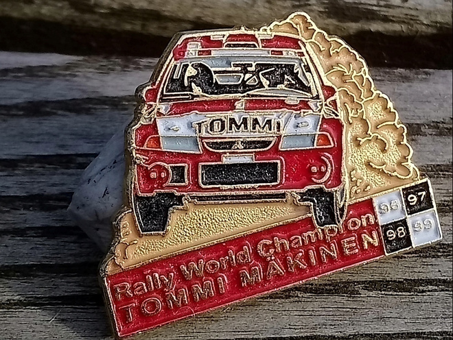 Rally Tommi Mäkinen pinssi 90 luvulta, Halkaisija - 27mm.