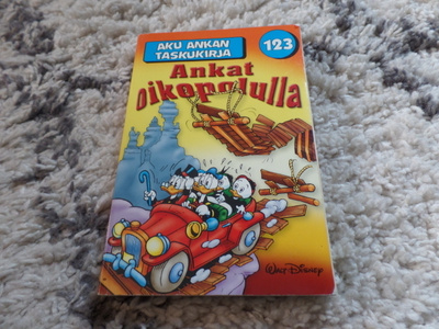 Aku Ankan taskukirja 123 Ankat oikopolulla.  #