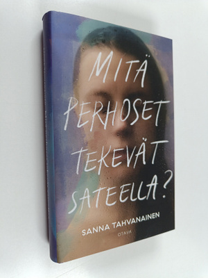 Sanna Tahvanainen : Mitä perhoset tekevät sateella?
