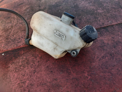 Honda NS125 öljysäiliö