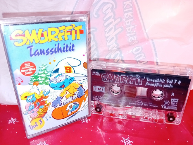 C-kasetti SMURFFIT TANSSIHITIT VOL 3 SMURFFIEN JOULU