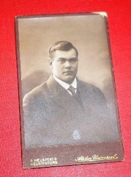 Vanha pahvivalokuva   :  Mies      (K10)