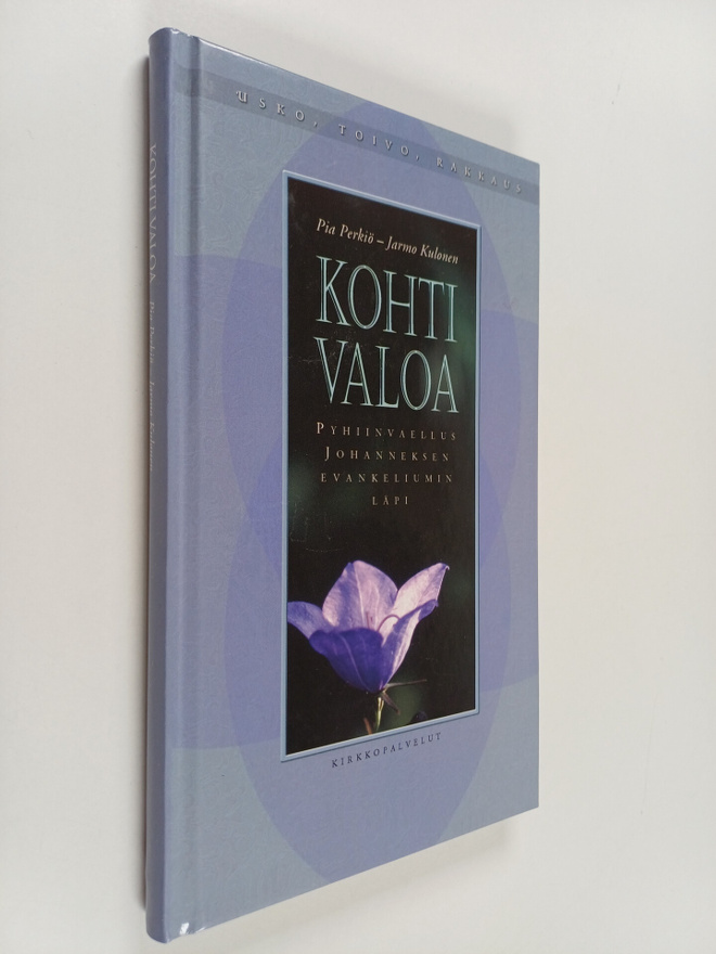Pia Perkiö : Kohti valoa : pyhiinvaellus Johanneksen evan...