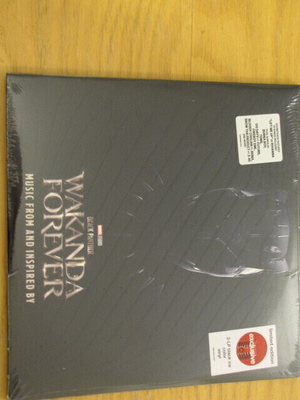 Wakanda forever black panther 2x lp muoveissa soundtrack vär
