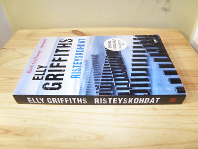 Elly Griffiths Risteyskohdat