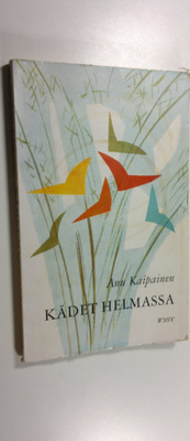 Anu Kaipainen : Kädet helmassa : runoja