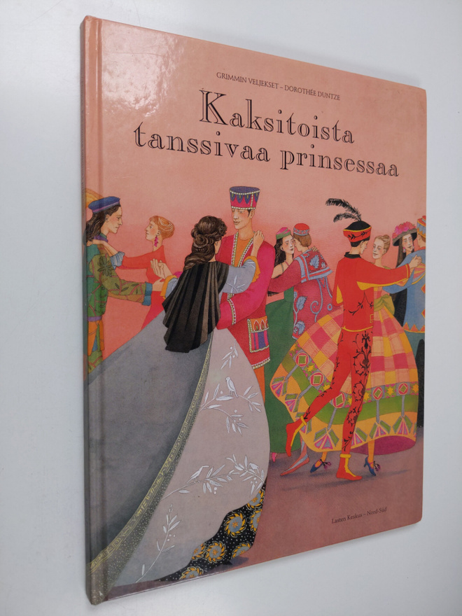 Jacob Grimm : Kaksitoista tanssivaa prinsessaa : Grimmin ...