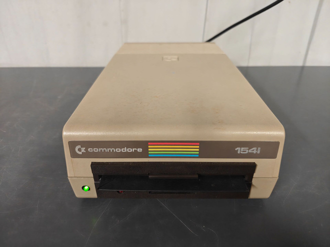 Commodore  64  levyasema.