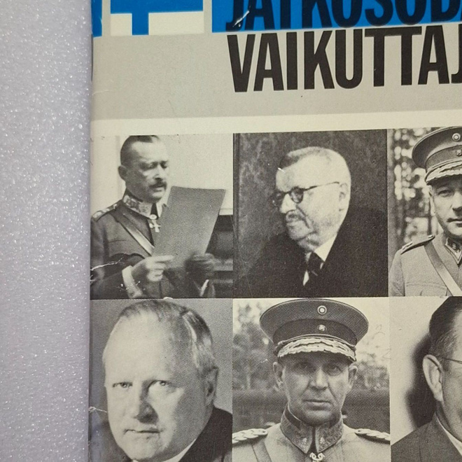 2 kirjasta