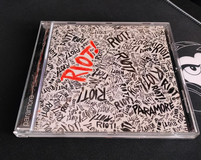 Paramore - Riot!
