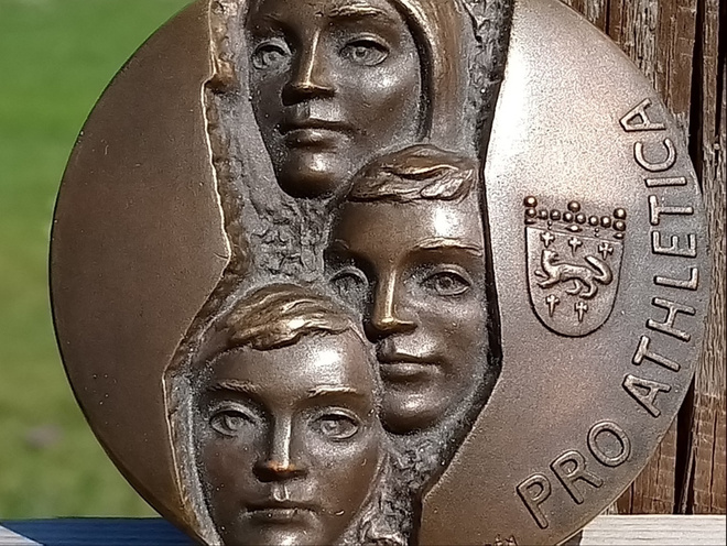Pro Athletica. B Auren. Pronssia. Rasiassa. Halkaisija - 69