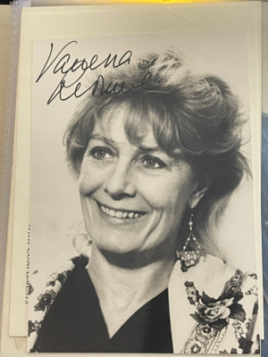 Vanessa Redgrave nimikirjoitus kuvassa