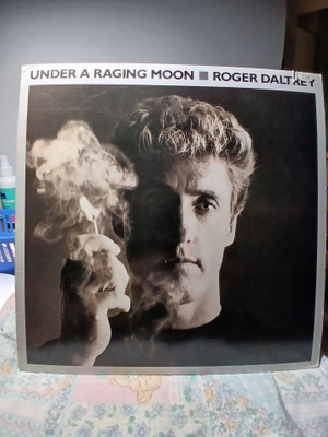 Roger Daltrey – Under A Raging Moon