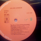 JULIAN LENNON:THE SECRET VALUE OF DAYDREAMING:VINYL LP 1986 - pikkukuva 4