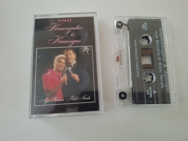KUNINGATAR & KUNINGAS  ( Arja Koriseva  ja Risto Nevala )