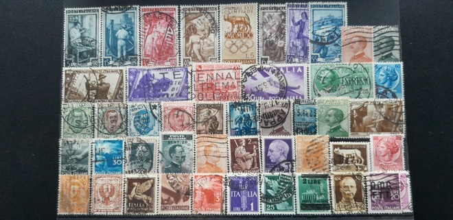 ITALIA VANHAA LEIMATTUJA postimerkkejä 47 kpl
