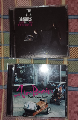 The Von Bondies kaksi CD-levyä