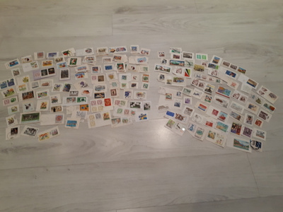Postimerkkejä, suomi n. 145 kpl ja ulkomaat n. 70 kpl
