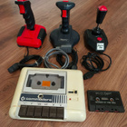 COMMODORE KASETTIASEMA+3 JOYSTICKIA JA PELI - pikkukuva 1