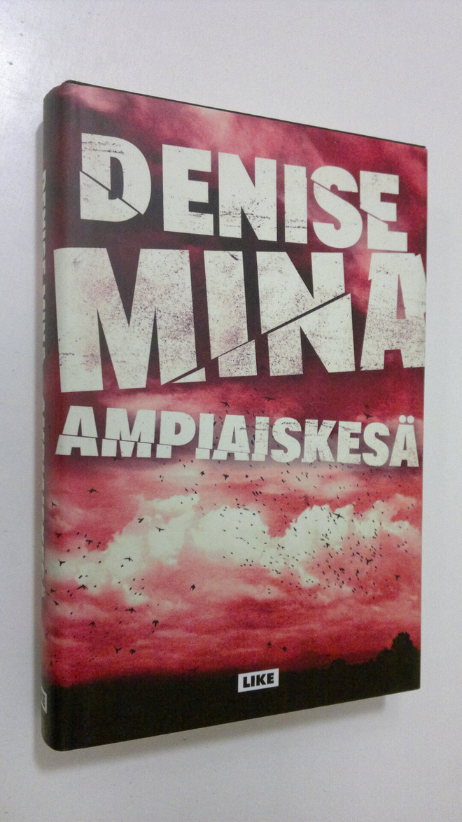 Denise Mina : Ampiaiskesä