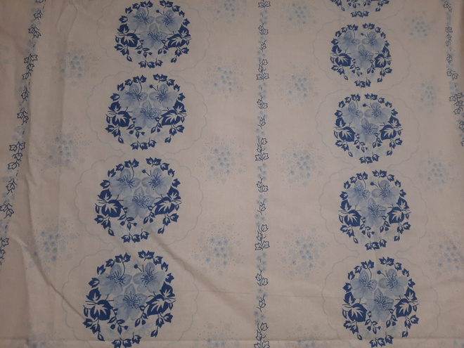 Sinivalkoinen tilkkutyökangas 100x65cm