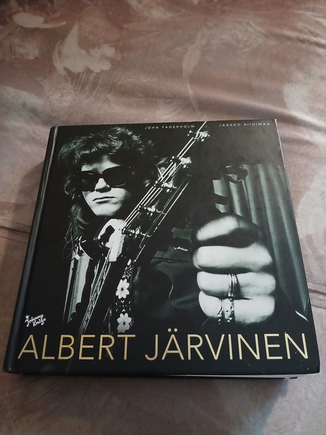 Albert Järvinen - KIRJA