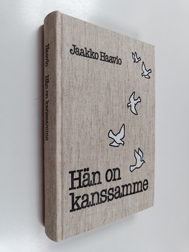 Jaakko Haavio : Hän on kanssamme : hartauskirja vuoden jo...