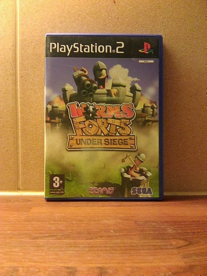 PS 2: WORMS FORTS: UNDER SIEGE (CIB) PAL (EI HV)
