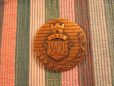 Rake 100 Vuotta rakentavaa työtä mitali 1867-1967.