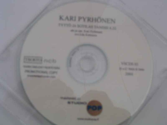 CDS KARI PYRHÖNEN-TYTTÖ JA SOTILAS TANSSII