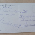 Lapsi istuu penkillä onnittelukukkien kanssa, k. k-k 1951 - pikkukuva 2