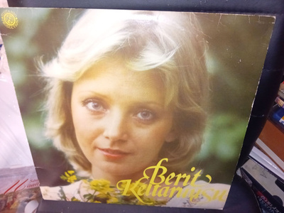 LP Berit : Keltaruusu ( SIS POSTIKULU )