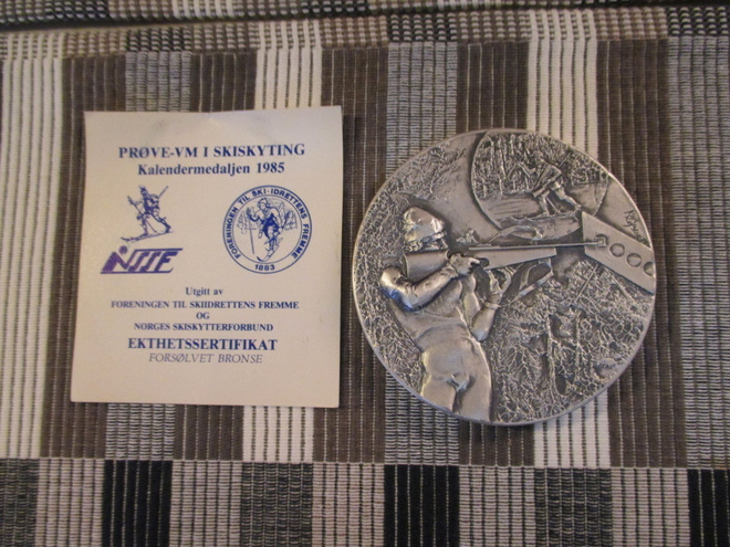 Prøve -VM I Skiskyting 1985 mitali / Kari Rolfsen.