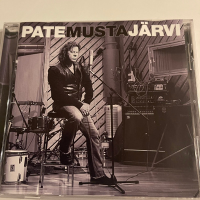 PATE MUSTAJÄRVI: Musta * FIN 2010