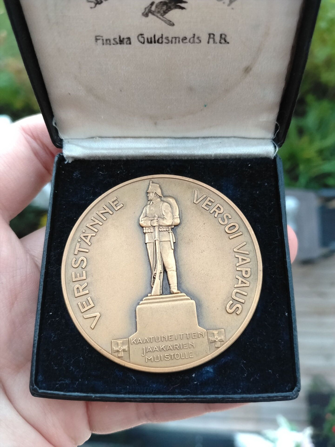 Kaatuneiden jääkärien muistolle