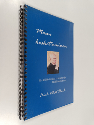 Maan koskettaminen : Henkilökohtaisia keskusteluja Buddha...