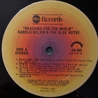 [LP] HAROLD MELVIN & THE BLUE NOTES: REACHING FOR THE WORLD - pikkukuva 3
